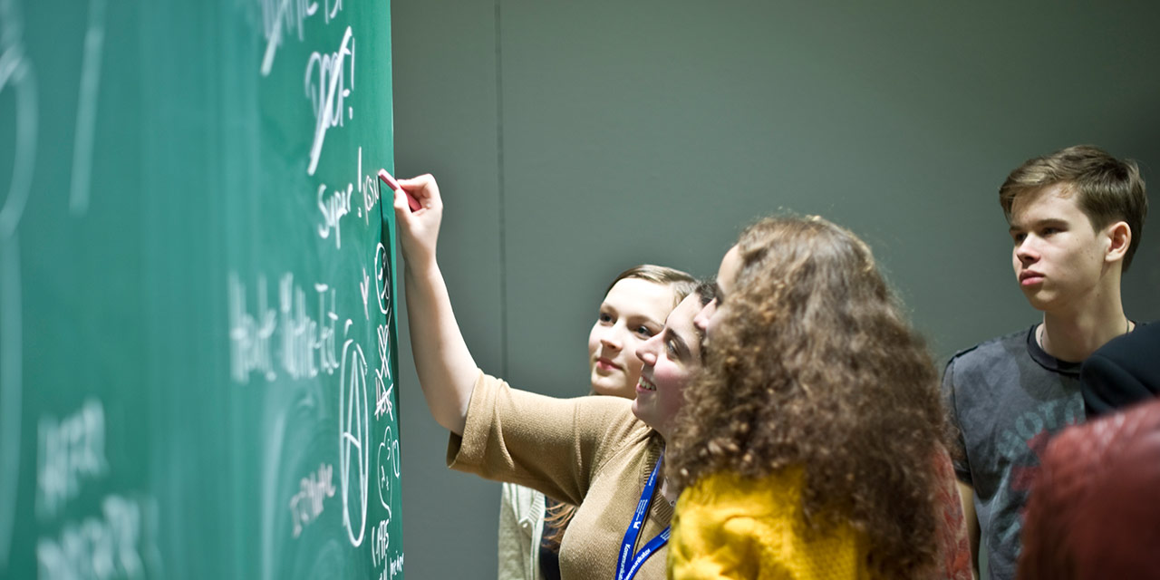 Schüler bei der Workshoparbeit. Foto: SPACE 4 Schüler bei der Workshoparbeit. Foto: SPACE 4