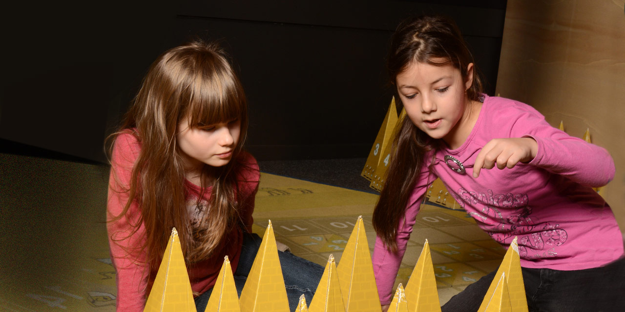 Ägyptische Pyramiden im Matheland. Foto: Iris Klesper, Nürnberg